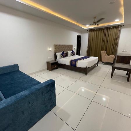 Clover Inn Udaipur Bagian luar foto
