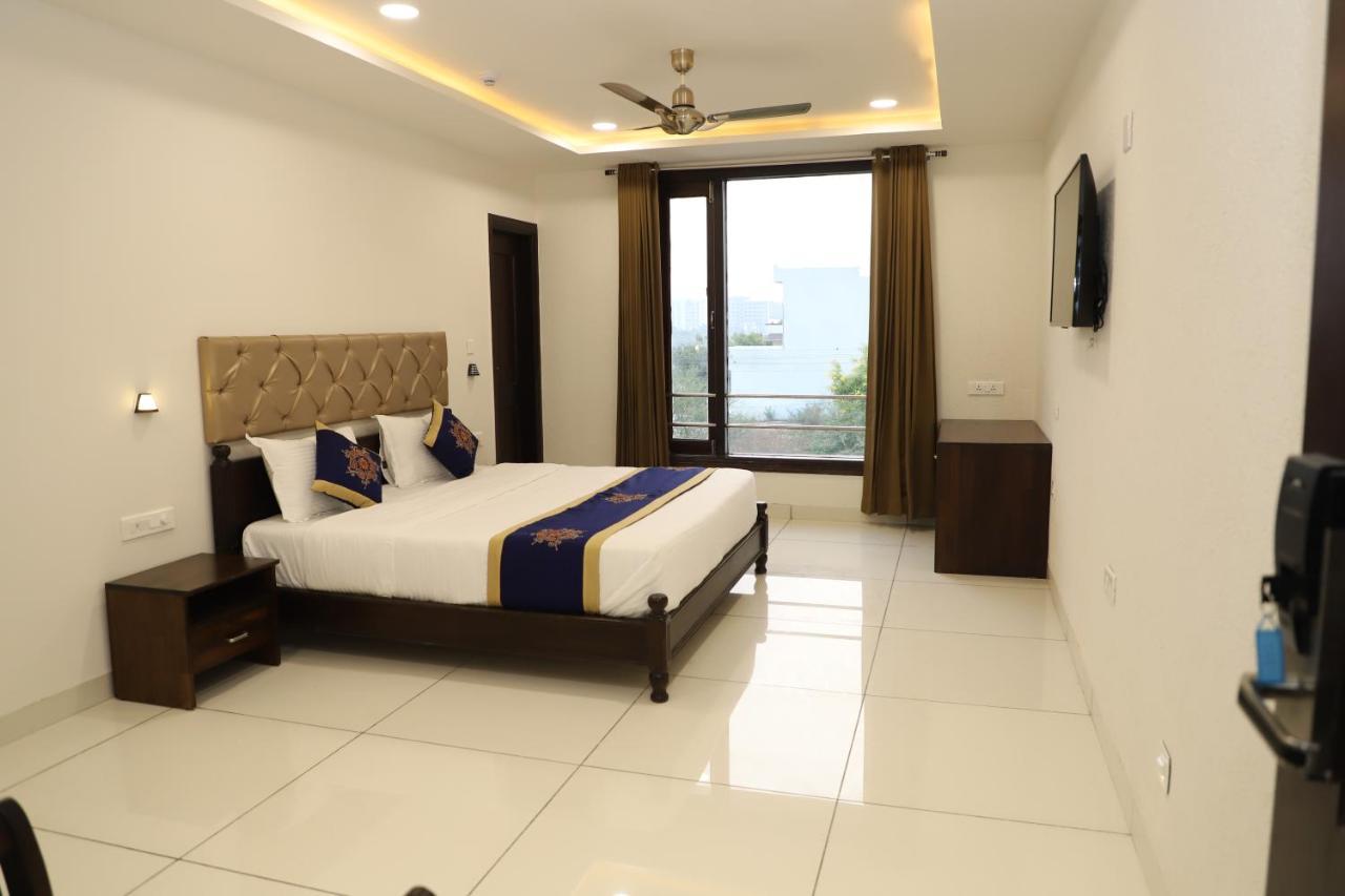 Clover Inn Udaipur Bagian luar foto