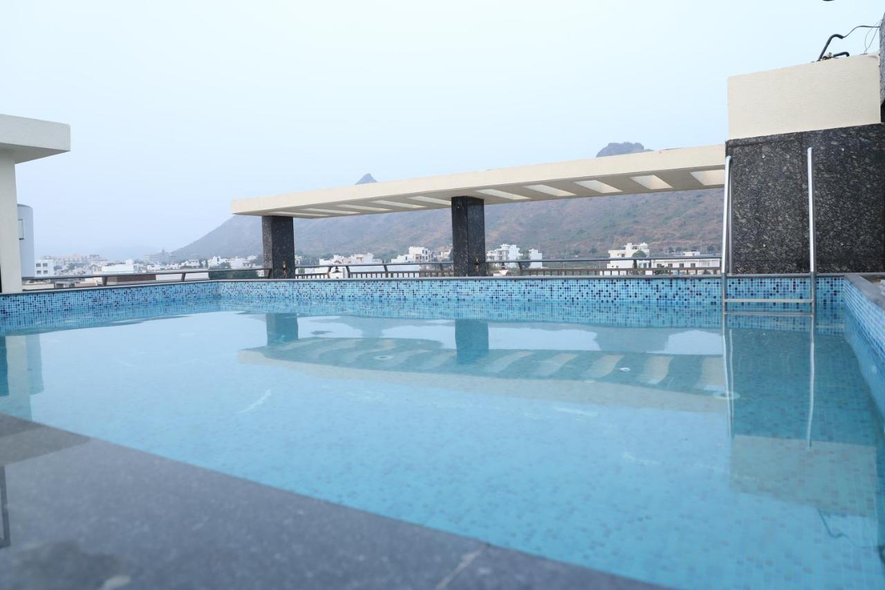 Clover Inn Udaipur Bagian luar foto