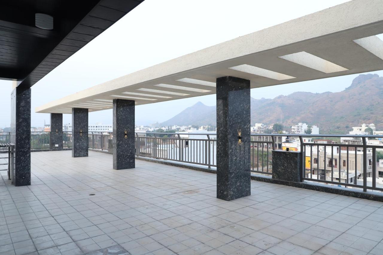 Clover Inn Udaipur Bagian luar foto
