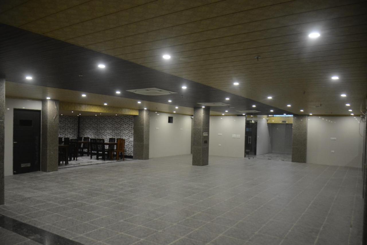 Clover Inn Udaipur Bagian luar foto