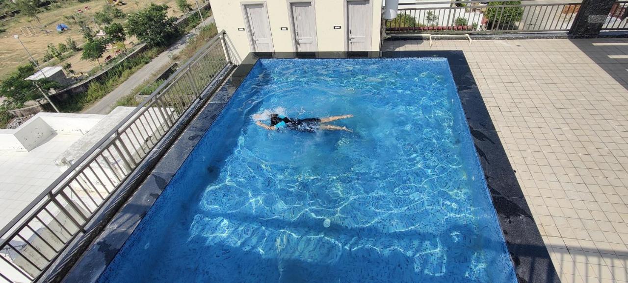 Clover Inn Udaipur Bagian luar foto
