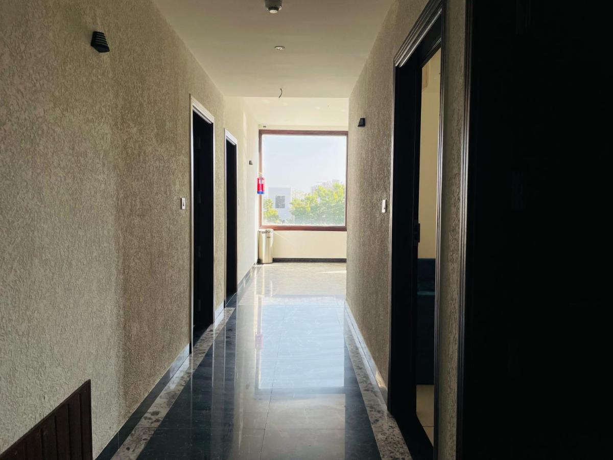 Clover Inn Udaipur Bagian luar foto