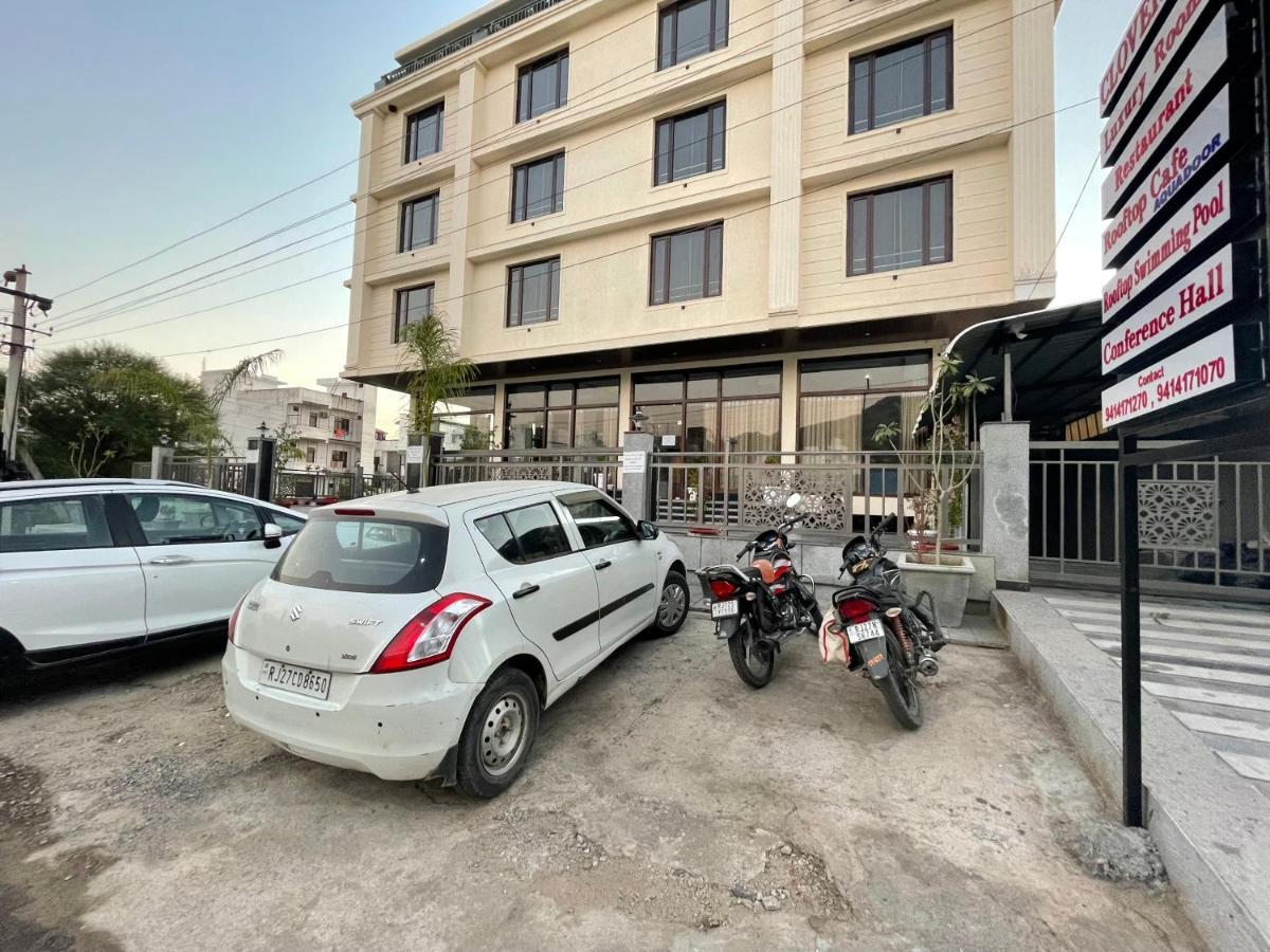 Clover Inn Udaipur Bagian luar foto