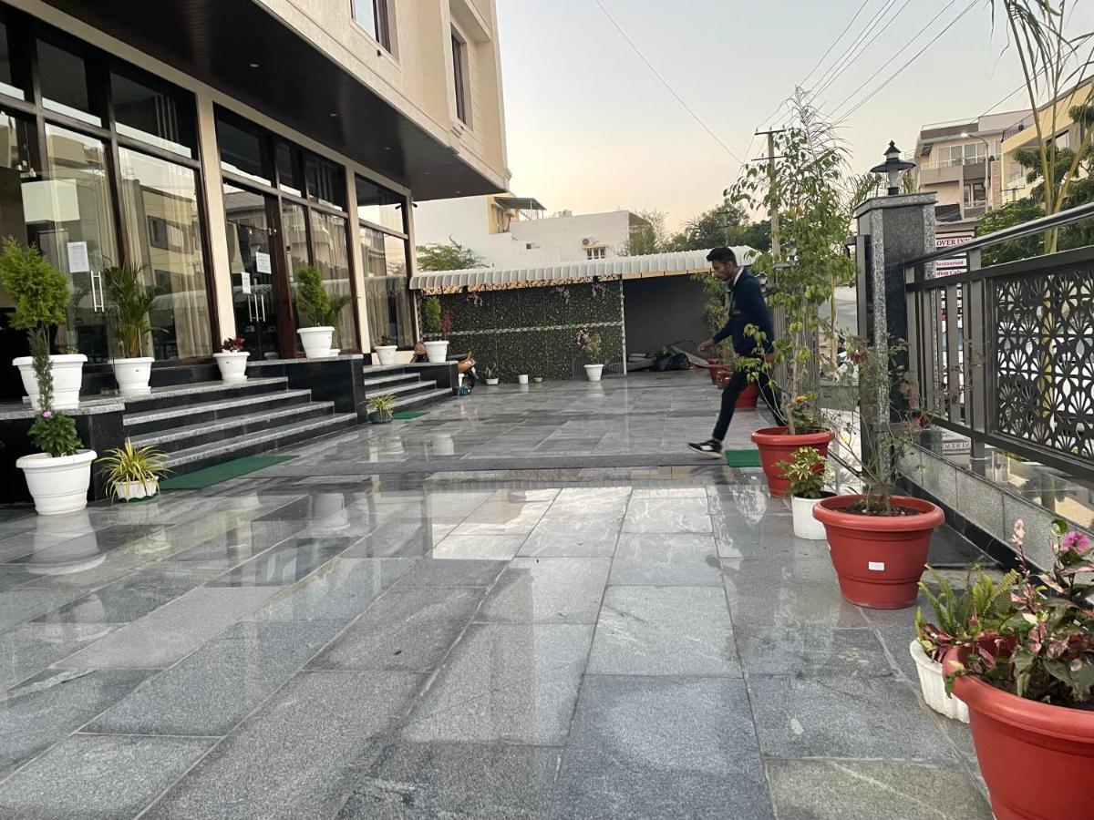 Clover Inn Udaipur Bagian luar foto