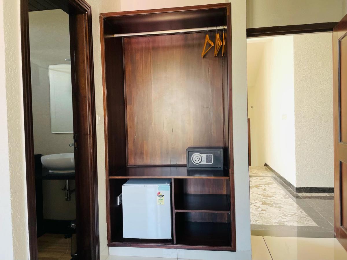 Clover Inn Udaipur Bagian luar foto