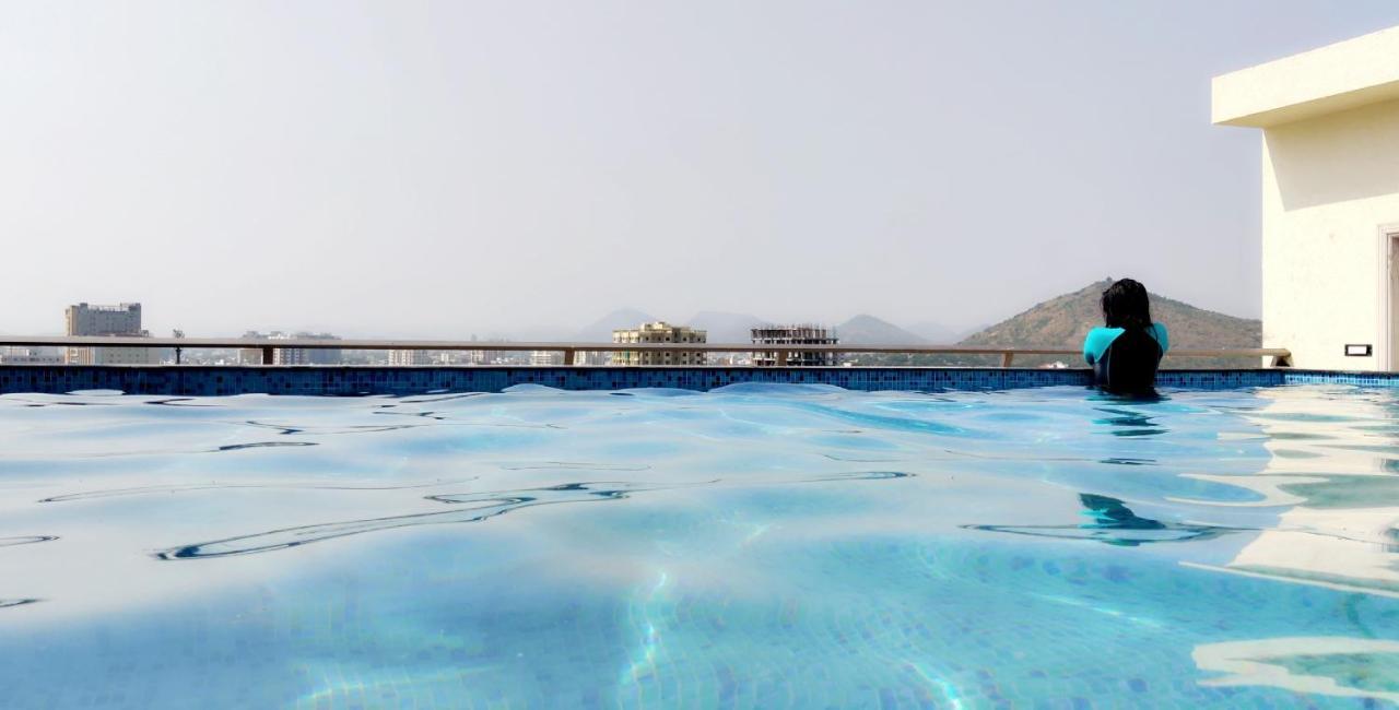 Clover Inn Udaipur Bagian luar foto