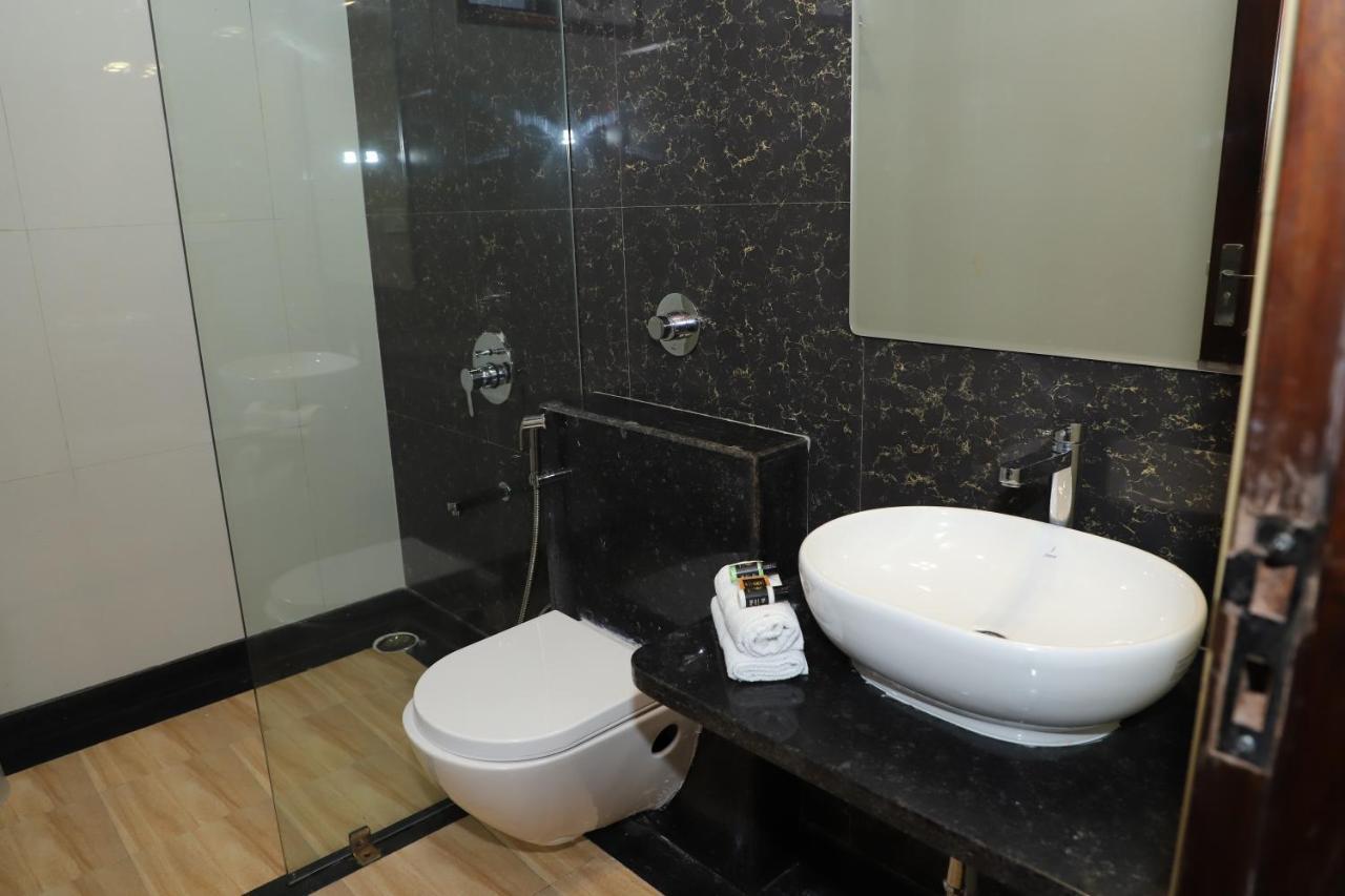 Clover Inn Udaipur Bagian luar foto