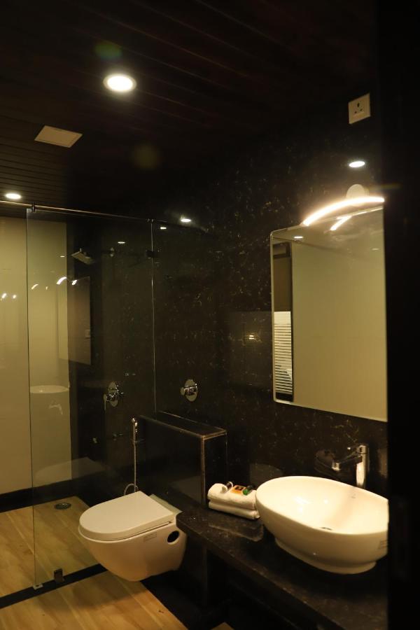 Clover Inn Udaipur Bagian luar foto